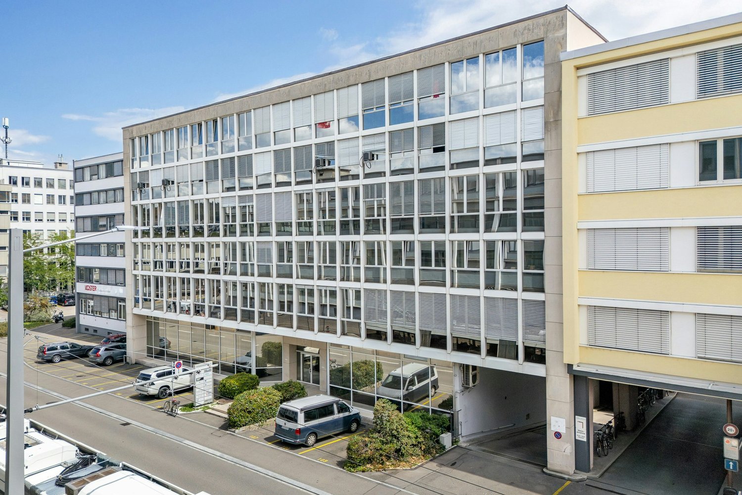 94m² office