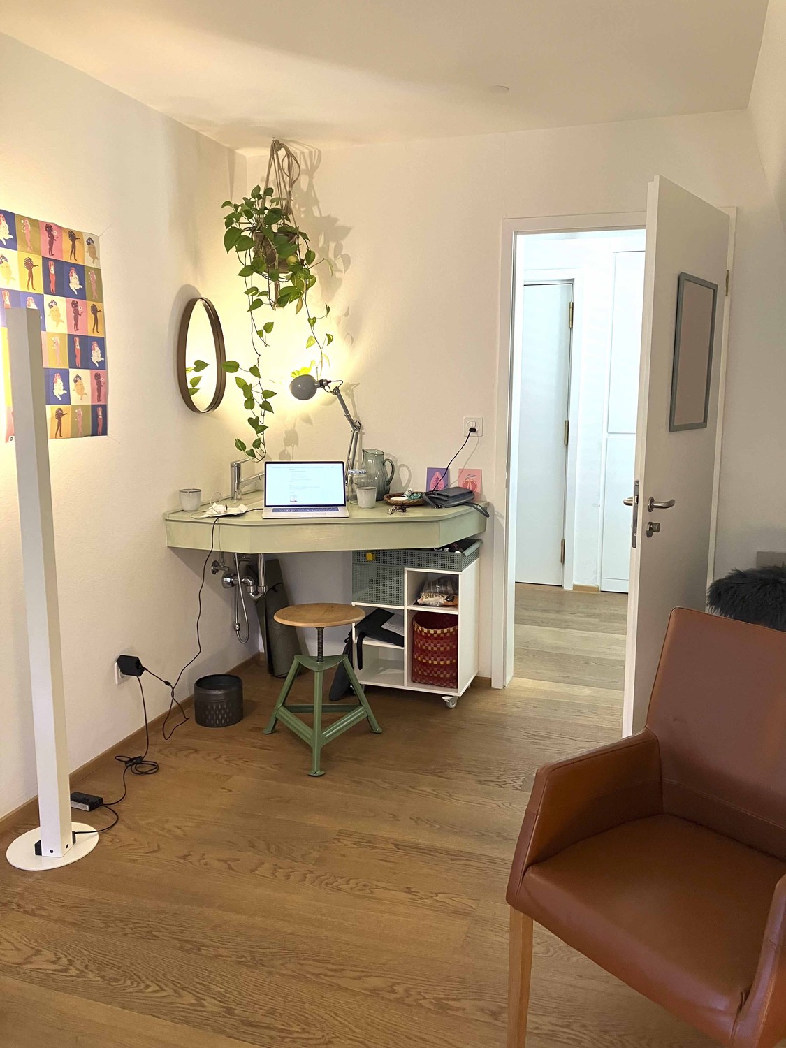 14m² commercial

Commercial premises available from August – Schaffhauserplatz, Zürich: Due to a short-term change of tenant, a practice room in the Yotree Yogastudio will become available at the beginning of August.

Location: Central at Schaffhauserplatz, good public transport connections
Usable a