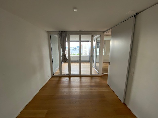 Helle 3.5-Zimmer-Wohnung mit Stadtblick und Balkon im 8. Stockwerk