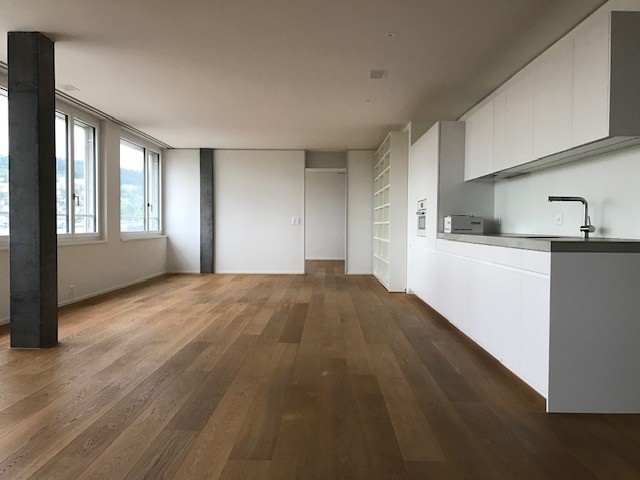 Helle 3.5-Zimmer-Wohnung mit Stadtblick und Balkon im 8. Stockwerk