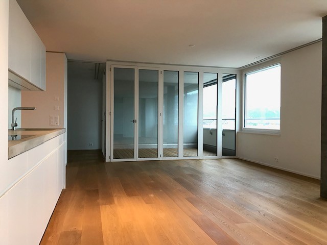 Helle 3.5-Zimmer-Wohnung mit Stadtblick und Balkon im 8. Stockwerk