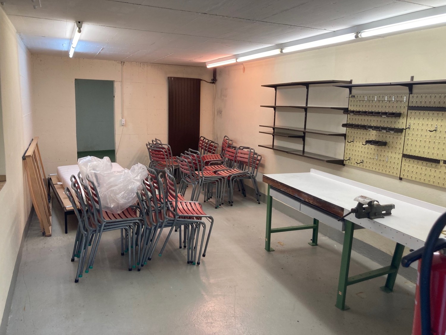 77m² commercial