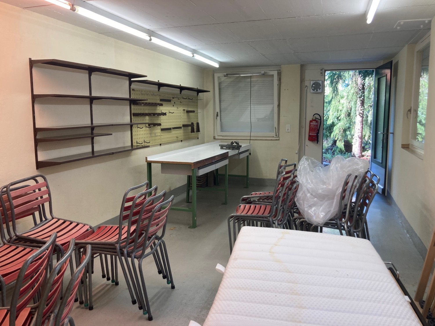 77m² commercial