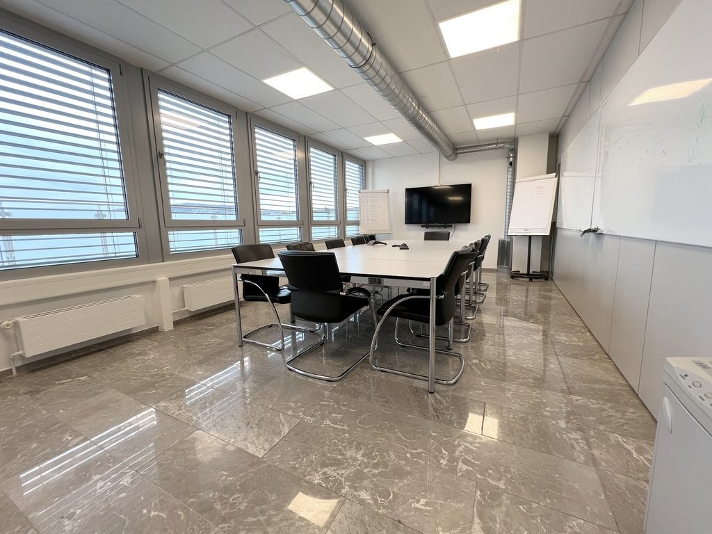 233m² office