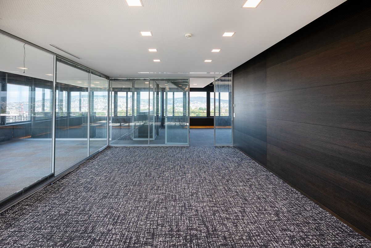 373m² office