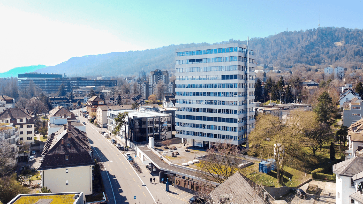 373m² office