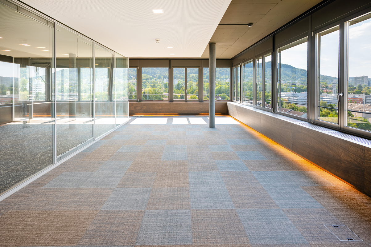 373m² office