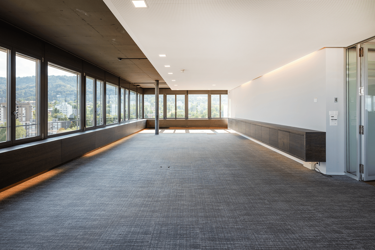373m² office