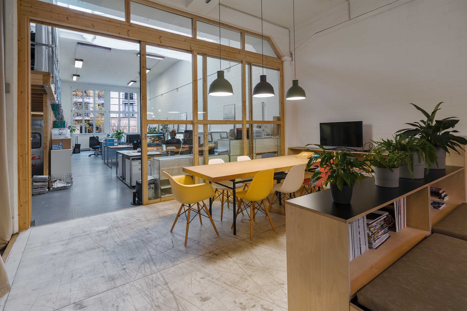 240m² office