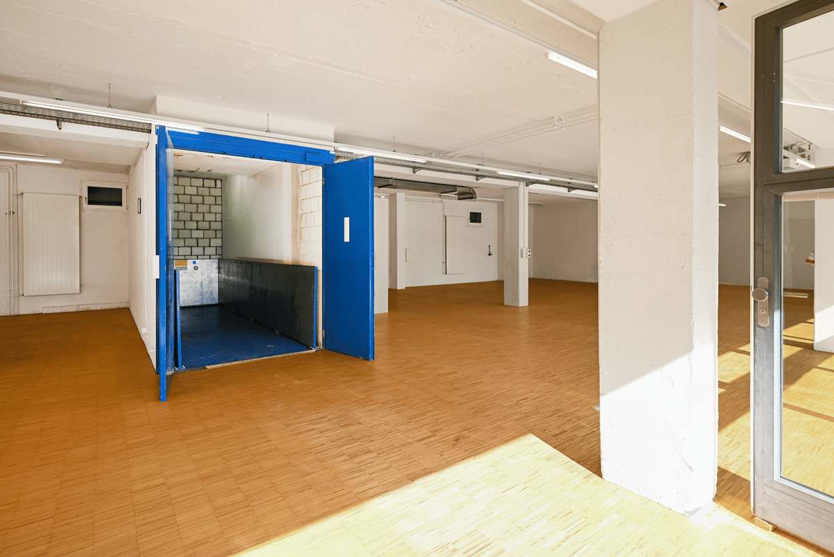 654m² commercial