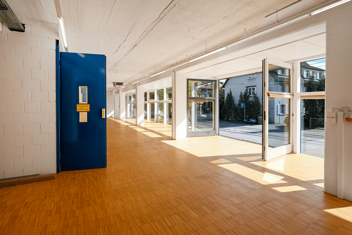 654m² commercial