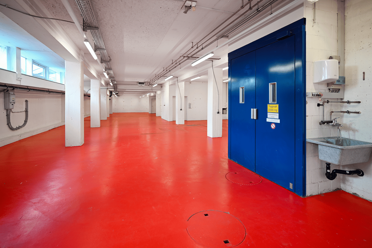 654m² commercial