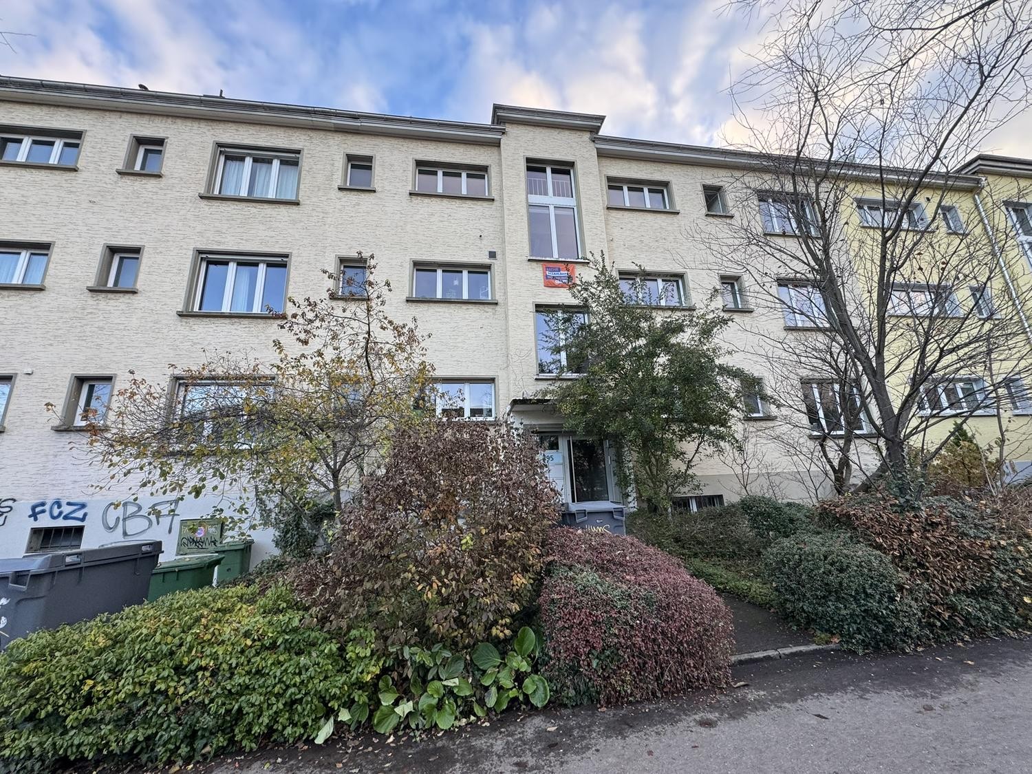 5 rooms apartment