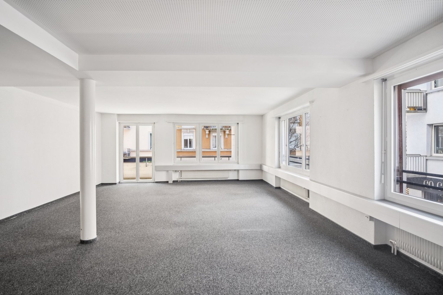 346m² office