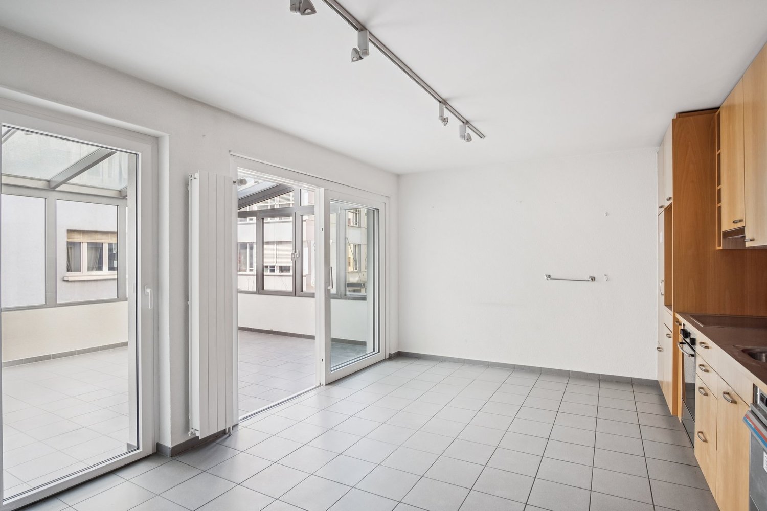 346m² office