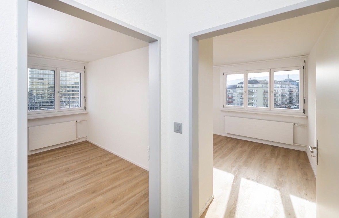 Appartamento di 3 ½ locali per subaffitto – Zürich Oerlikon

📅 Disponibile per subaffitto: 1 ottobre 2026 – 31 agosto 2027

📍 Affolternstrasse 10 — presso la stazione di Oerlikon

💰 CHF 3,090/mese incl. acconto spese accessorie

🏠 ~79 m² | 1° piano | 2 camere da letto, 2 bagni (ciascuno con WC e