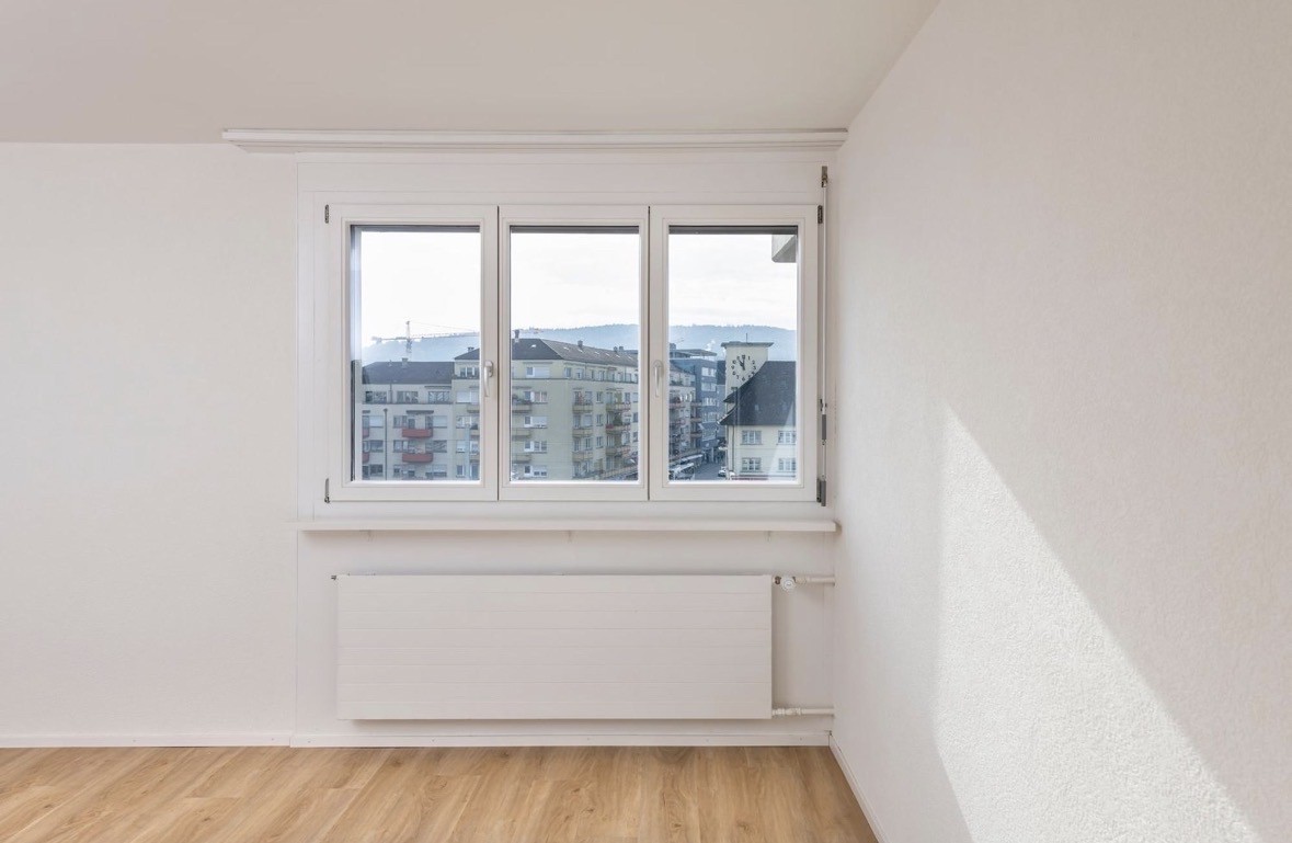 Appartamento di 3 ½ locali per subaffitto – Zürich Oerlikon

📅 Disponibile per subaffitto: 1 ottobre 2026 – 31 agosto 2027

📍 Affolternstrasse 10 — presso la stazione di Oerlikon

💰 CHF 3,090/mese incl. acconto spese accessorie

🏠 ~79 m² | 1° piano | 2 camere da letto, 2 bagni (ciascuno con WC e
