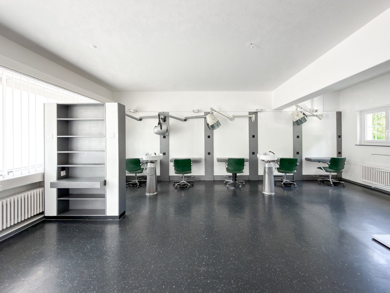 52m² shop