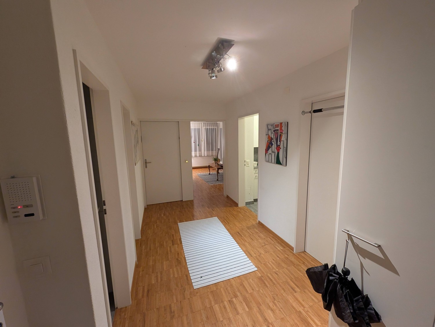 Zimmer in einer WG","description":"WG-Mitbewohner gesucht in einer Wohngemeinschaft in einer ruhigen Nachbarschaft an der Ecke zum Irchel Campus. 
 
Da Antoine bald auszieht, sucht Can (36, Ingenieur) einen neuen Mitbewohner, der das Zimmer ab dem 01.10.2026 übernimmt (das Datum ist flexibel und kan