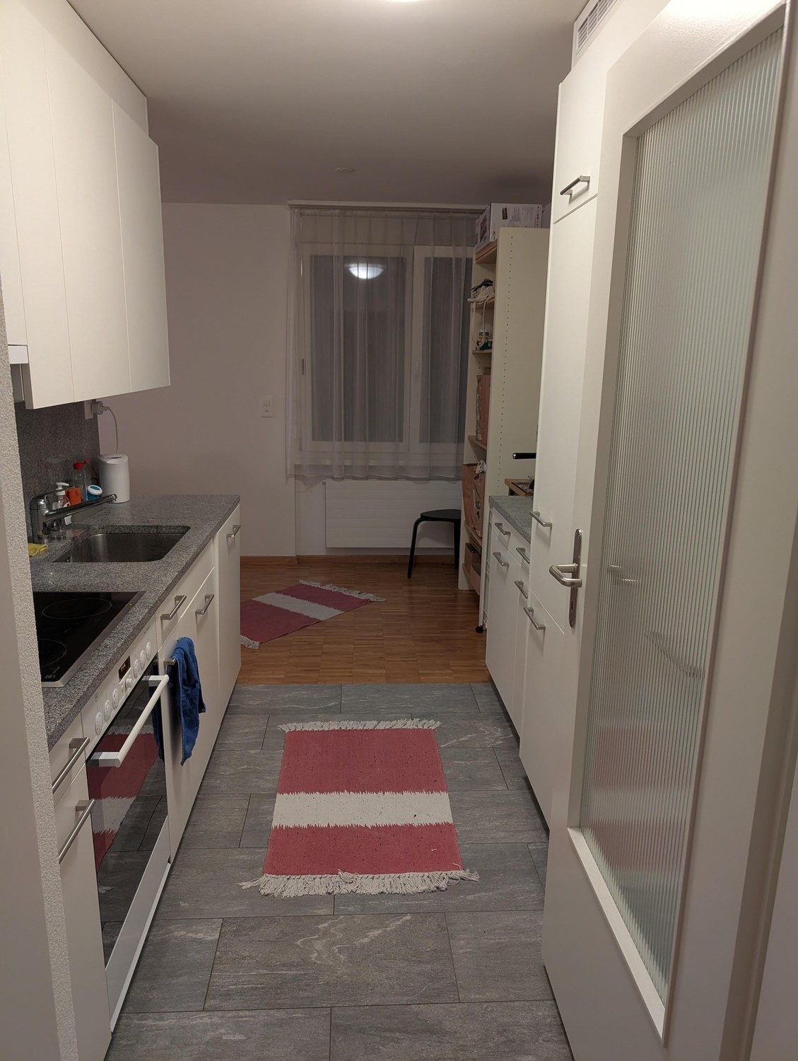 Zimmer in einer WG","description":"WG-Mitbewohner gesucht in einer Wohngemeinschaft in einer ruhigen Nachbarschaft an der Ecke zum Irchel Campus. 
 
Da Antoine bald auszieht, sucht Can (36, Ingenieur) einen neuen Mitbewohner, der das Zimmer ab dem 01.10.2026 übernimmt (das Datum ist flexibel und kan