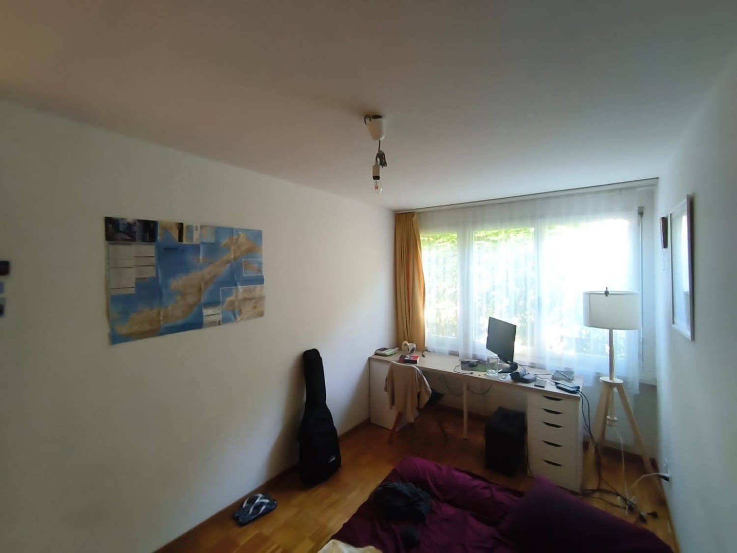 Zimmer in einer WG","description":"WG-Mitbewohner gesucht in einer Wohngemeinschaft in einer ruhigen Nachbarschaft an der Ecke zum Irchel Campus. 
 
Da Antoine bald auszieht, sucht Can (36, Ingenieur) einen neuen Mitbewohner, der das Zimmer ab dem 01.10.2026 übernimmt (das Datum ist flexibel und kan
