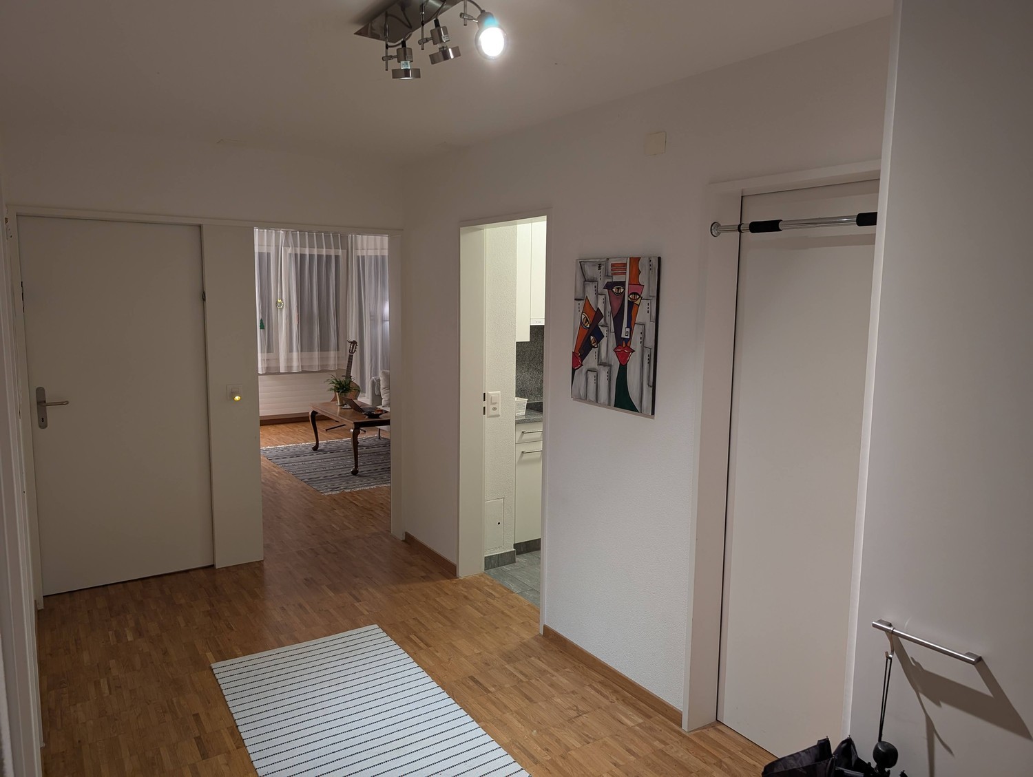 Zimmer in einer WG","description":"WG-Mitbewohner gesucht in einer Wohngemeinschaft in einer ruhigen Nachbarschaft an der Ecke zum Irchel Campus. 
 
Da Antoine bald auszieht, sucht Can (36, Ingenieur) einen neuen Mitbewohner, der das Zimmer ab dem 01.10.2026 übernimmt (das Datum ist flexibel und kan