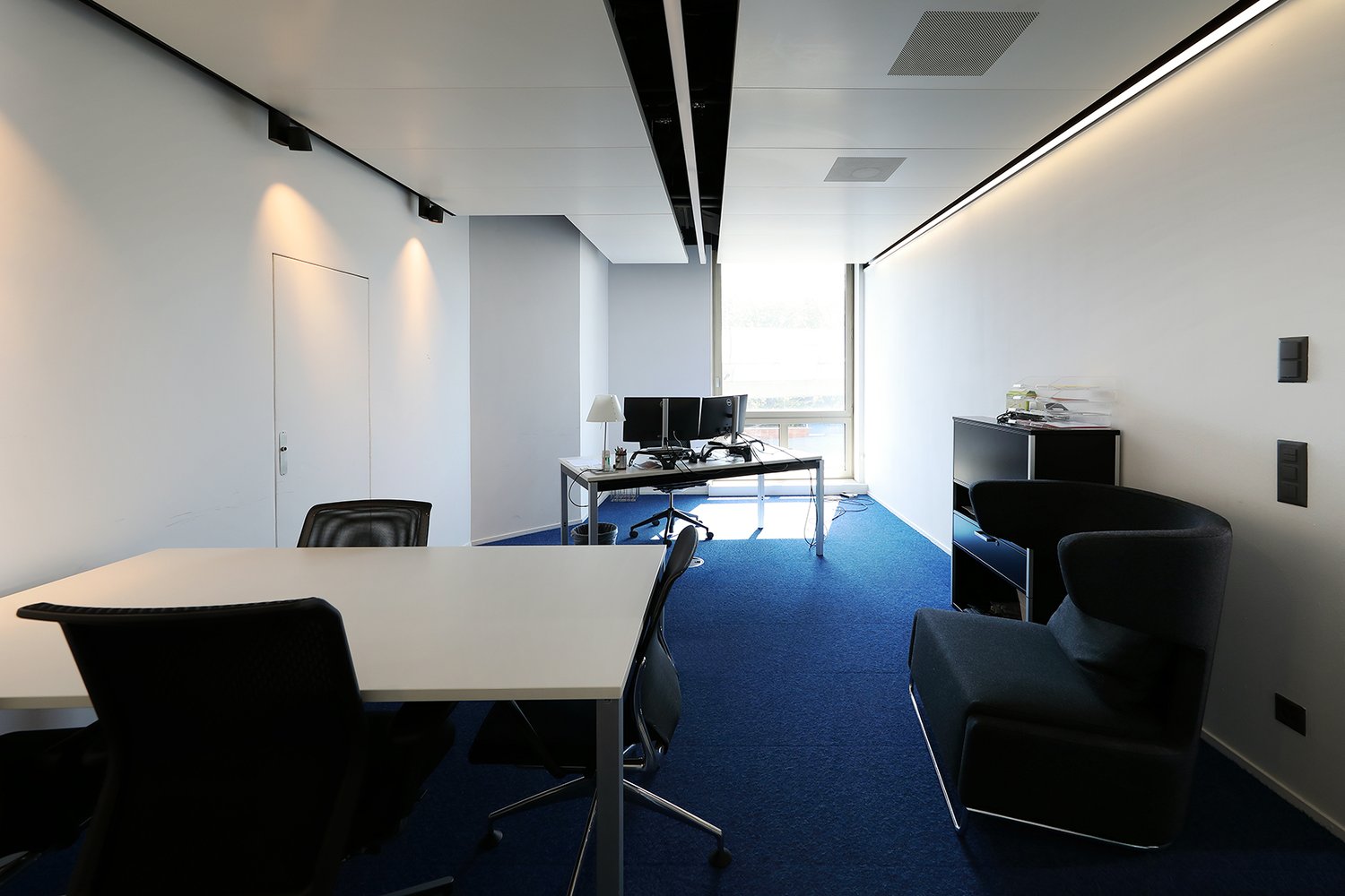 667m² office
