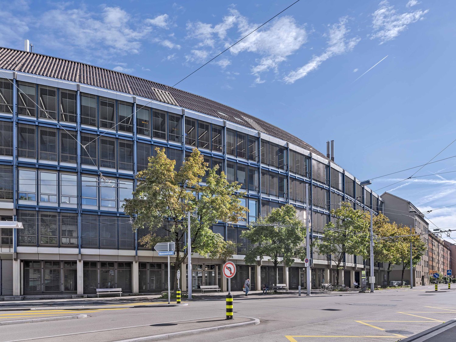 667m² office