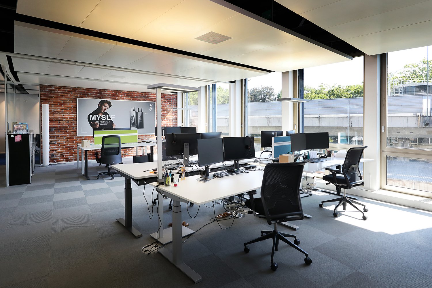 667m² office