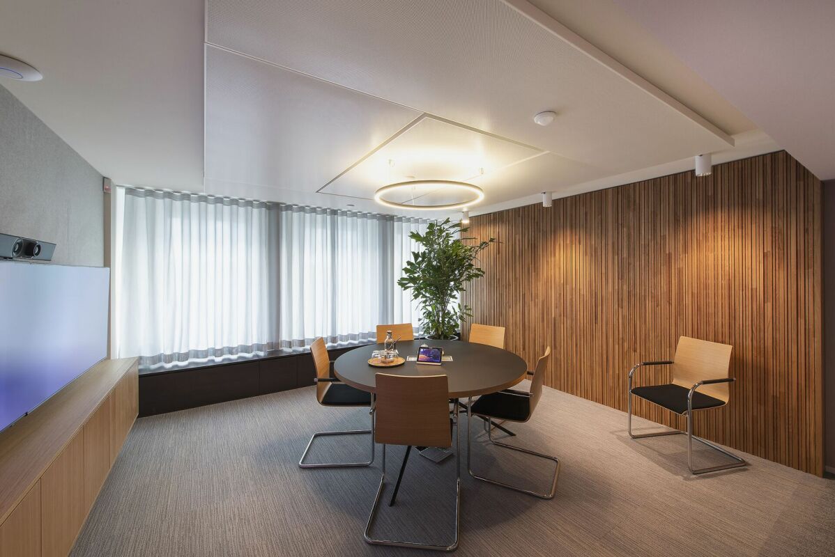 180m² office