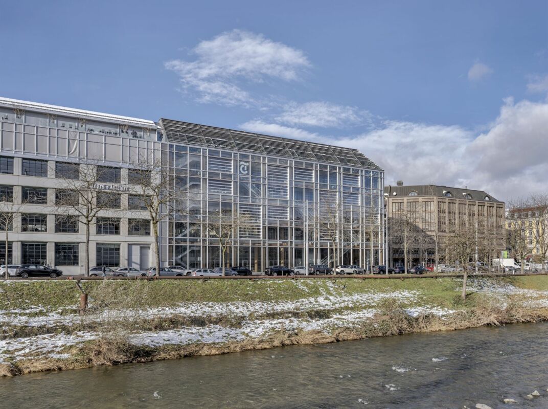 864m² office