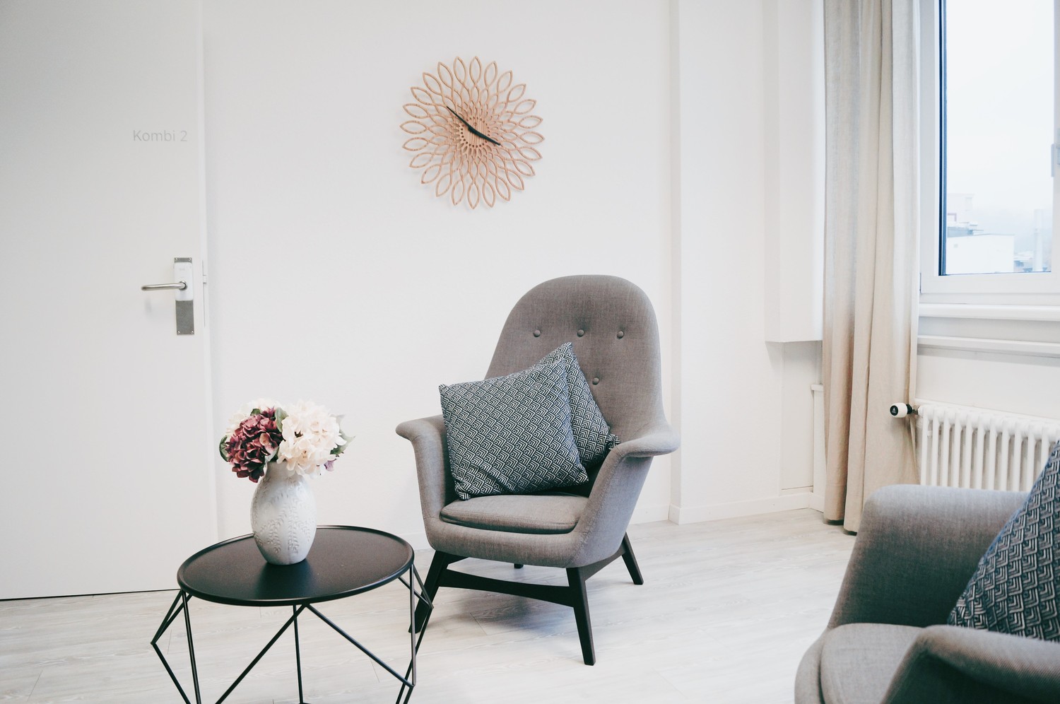 18m² commercial

Professionally furnished consultation rooms in Zürich-Altstetten – flexible, modern and cost-efficient.  
Ideal for self-employed professionals from consulting, coaching or psychology.  
  
Do you work in the field of consulting, coaching or psychology and are looking for a professi