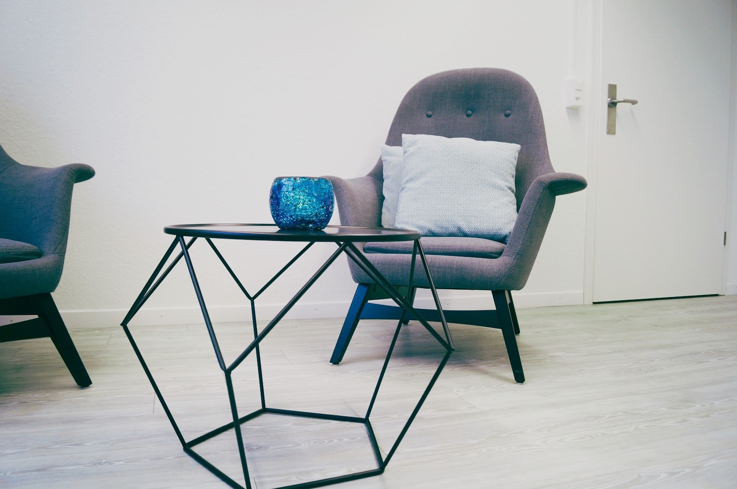 18m² commercial

Professionally furnished consultation rooms in Zürich-Altstetten – flexible, modern and cost-efficient.  
Ideal for self-employed professionals from consulting, coaching or psychology.  
  
Do you work in the field of consulting, coaching or psychology and are looking for a professi