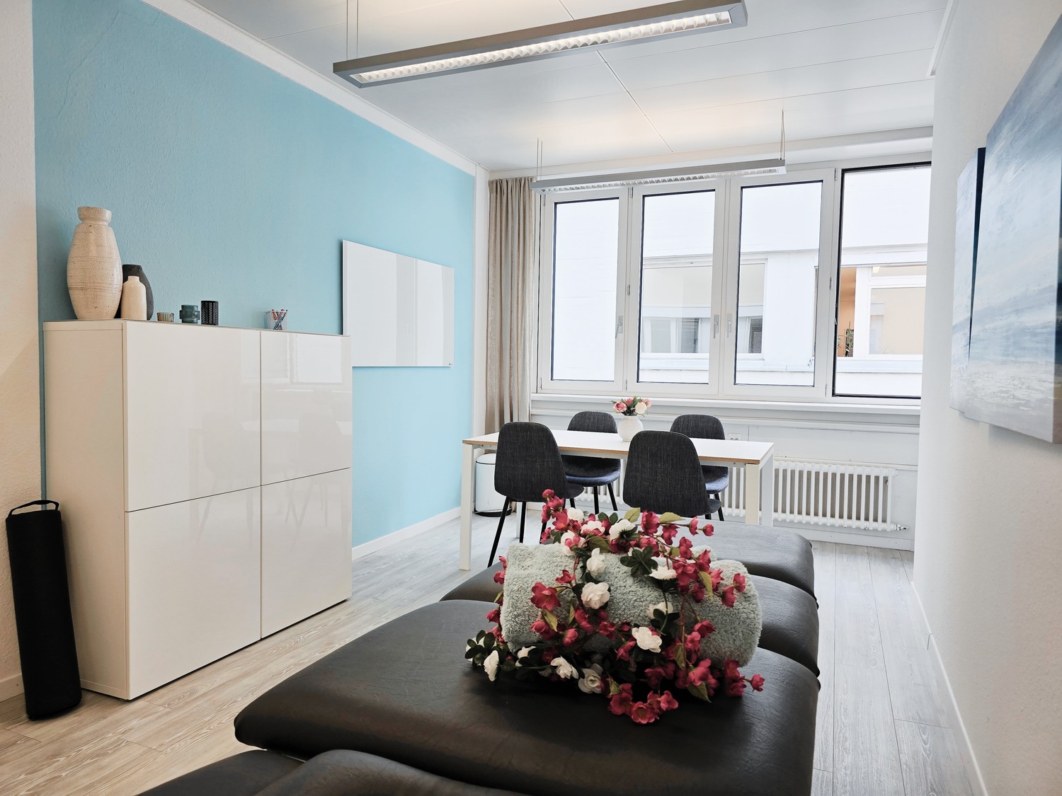 18m² commercial

Professionally furnished consultation rooms in Zürich-Altstetten – flexible, modern and cost-efficient.  
Ideal for self-employed professionals from consulting, coaching or psychology.  
  
Do you work in the field of consulting, coaching or psychology and are looking for a professi
