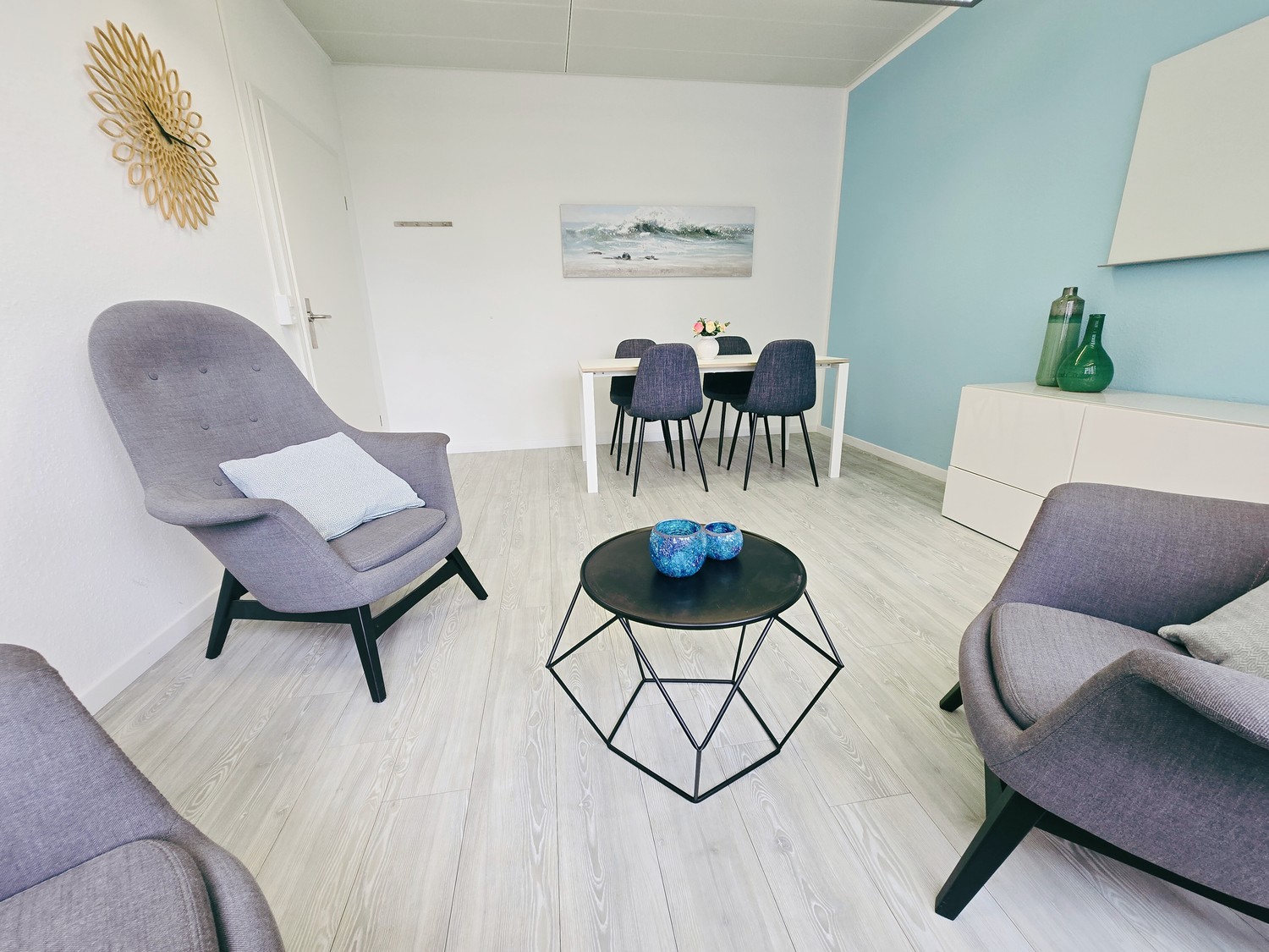 18m² commercial

Professionally furnished consultation rooms in Zürich-Altstetten – flexible, modern and cost-efficient.  
Ideal for self-employed professionals from consulting, coaching or psychology.  
  
Do you work in the field of consulting, coaching or psychology and are looking for a professi