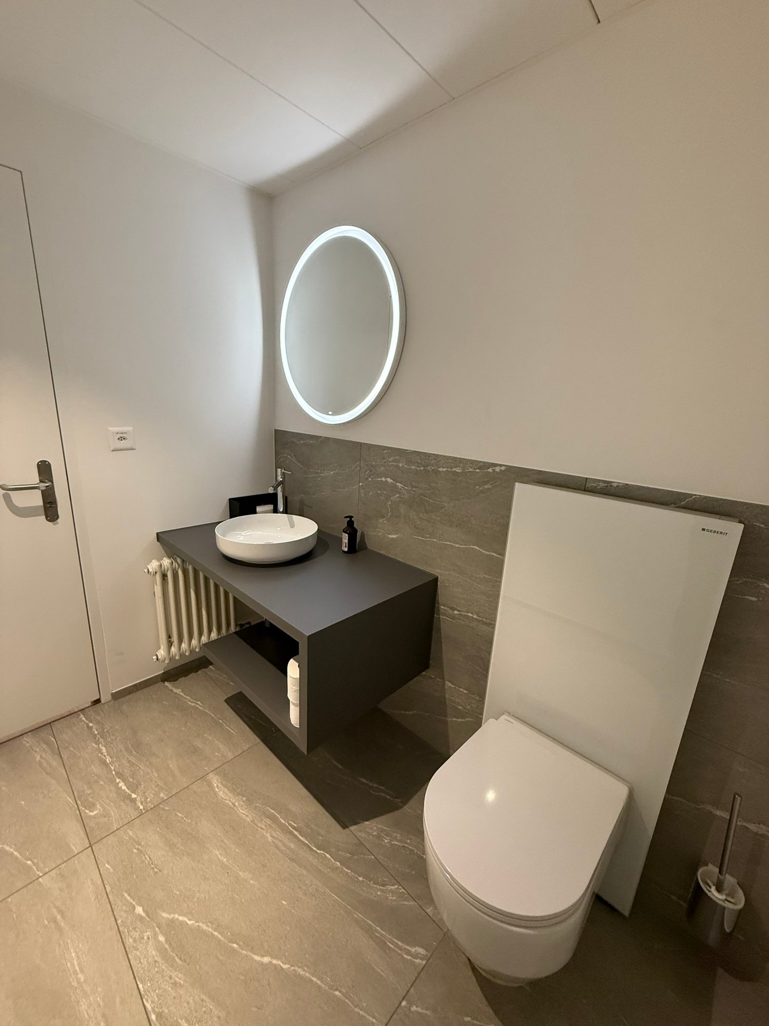 80m² office