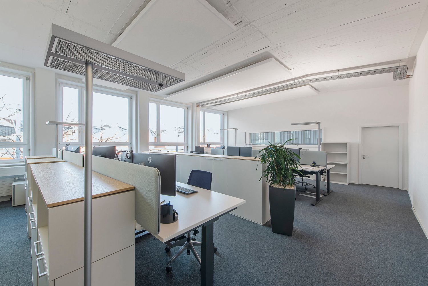 495m² office