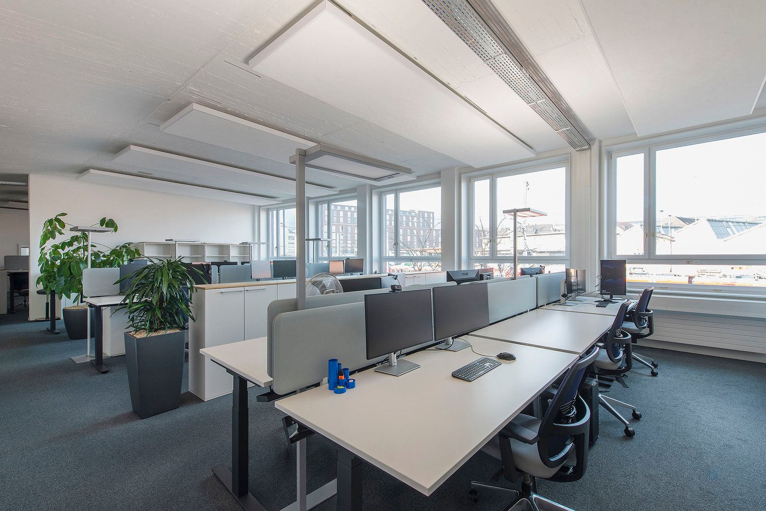 495m² office