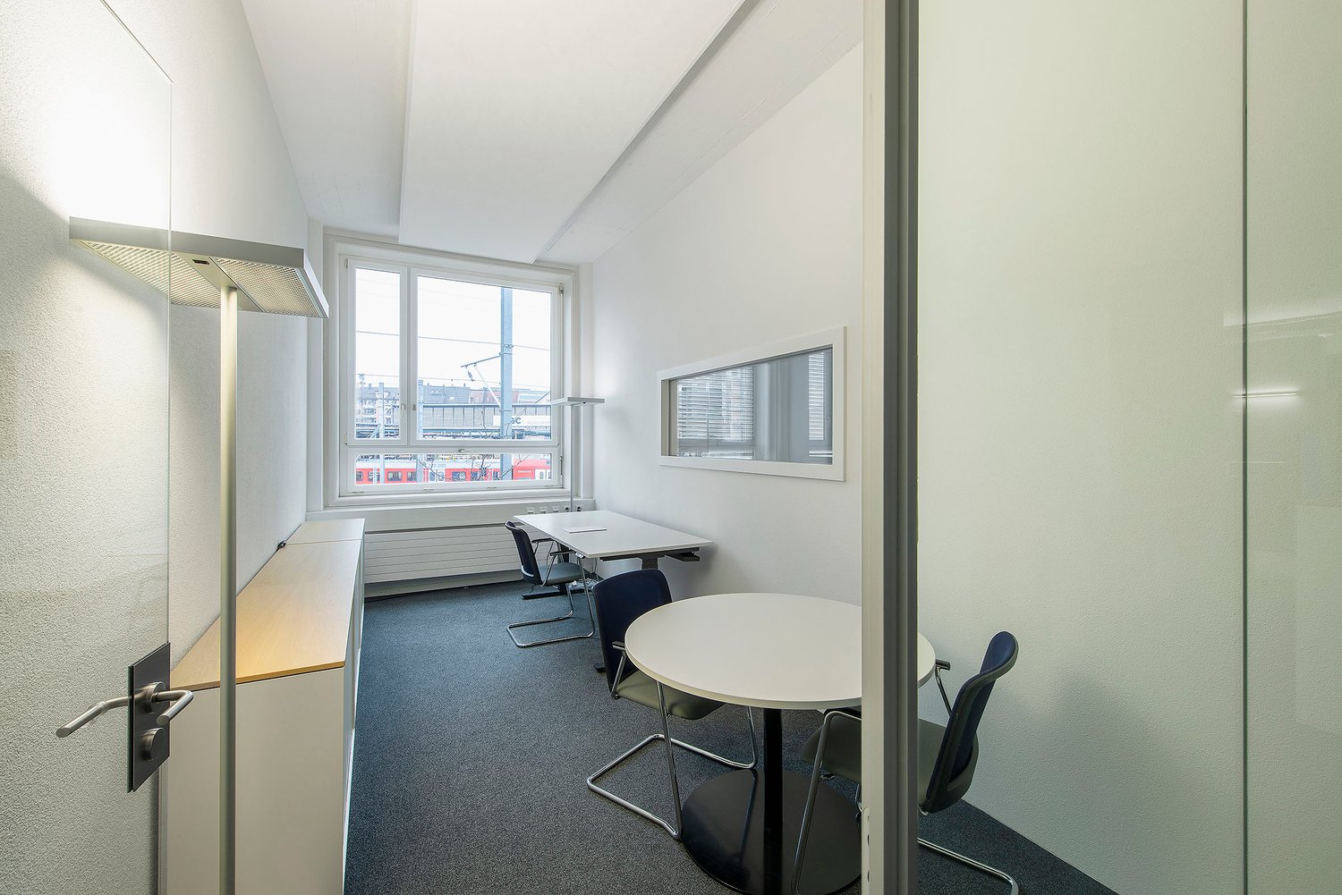 495m² office