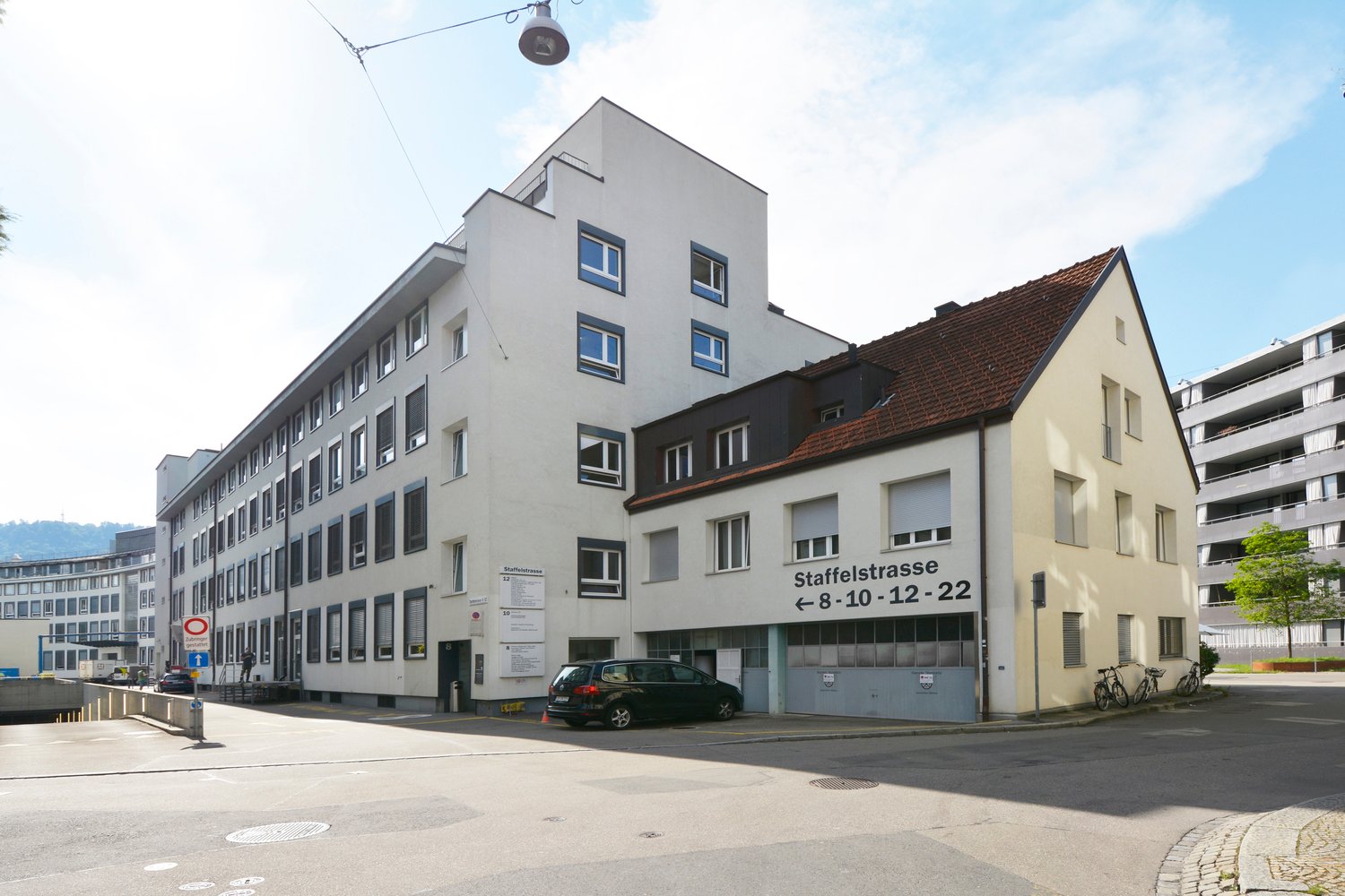 495m² office