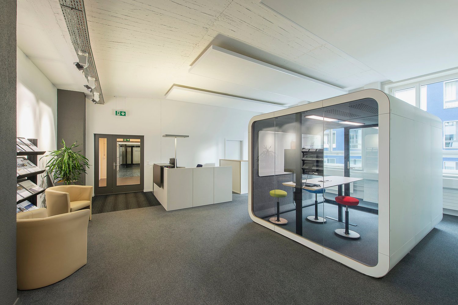 495m² office