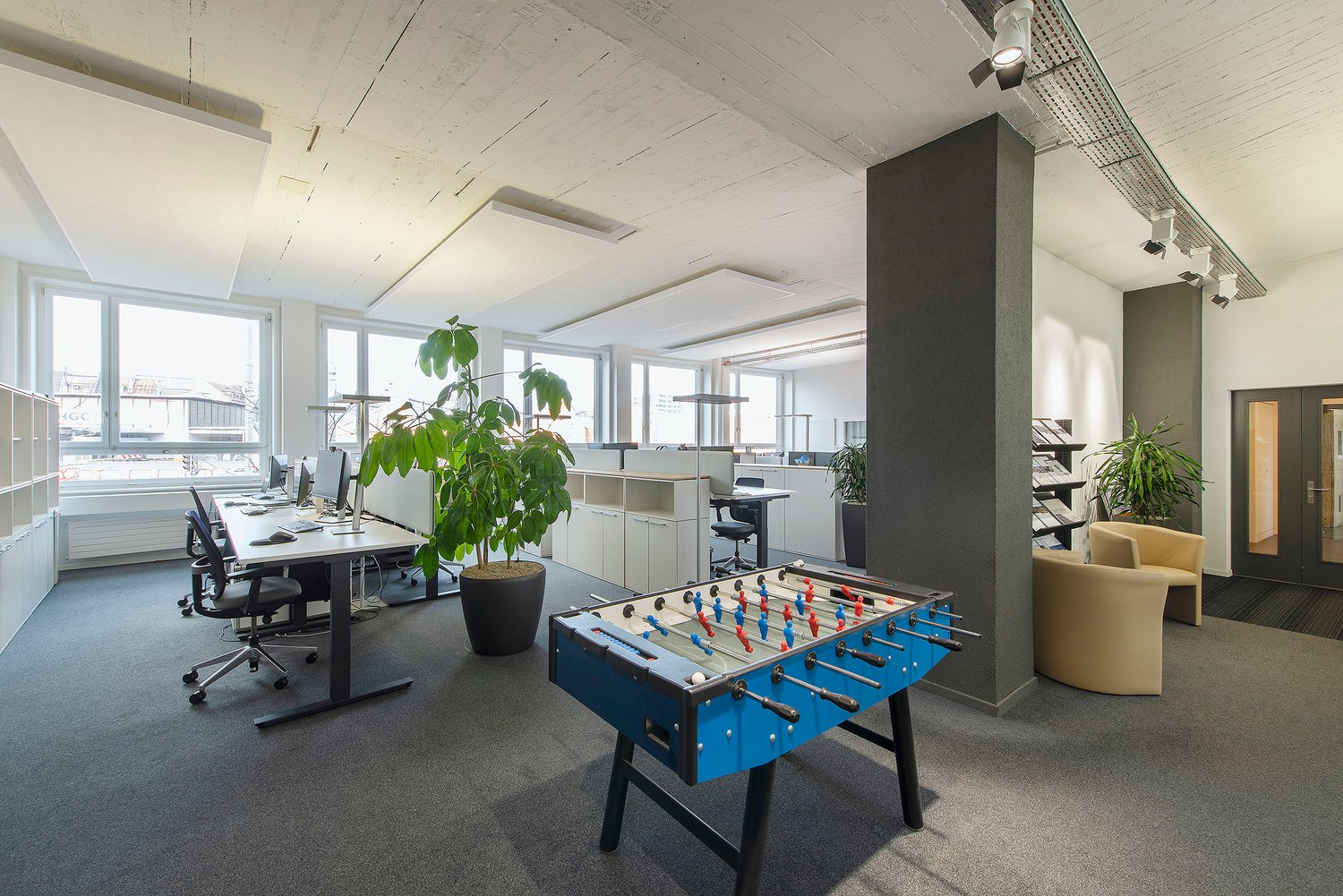 495m² office