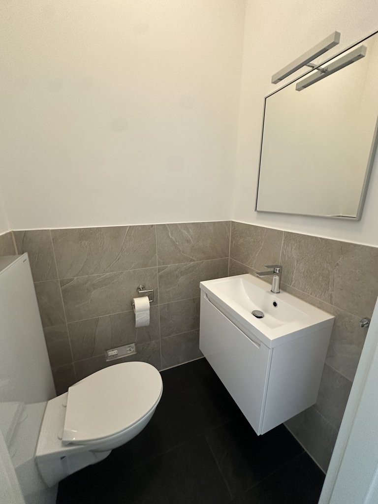 72m² commercial