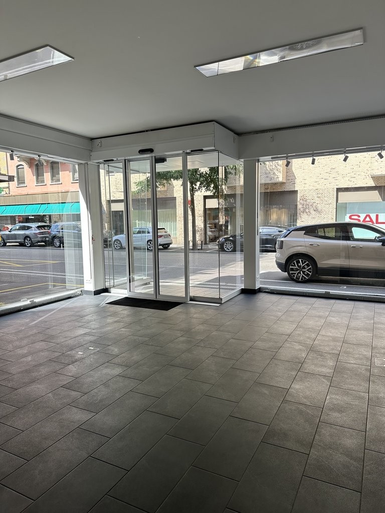 72m² commercial