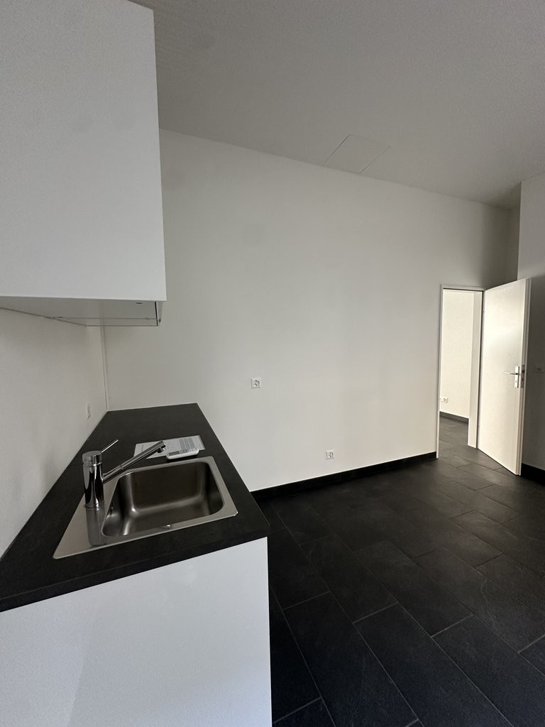 72m² commercial