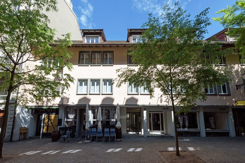 80m² shop