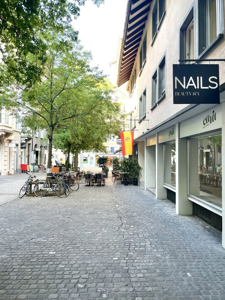 80m² shop