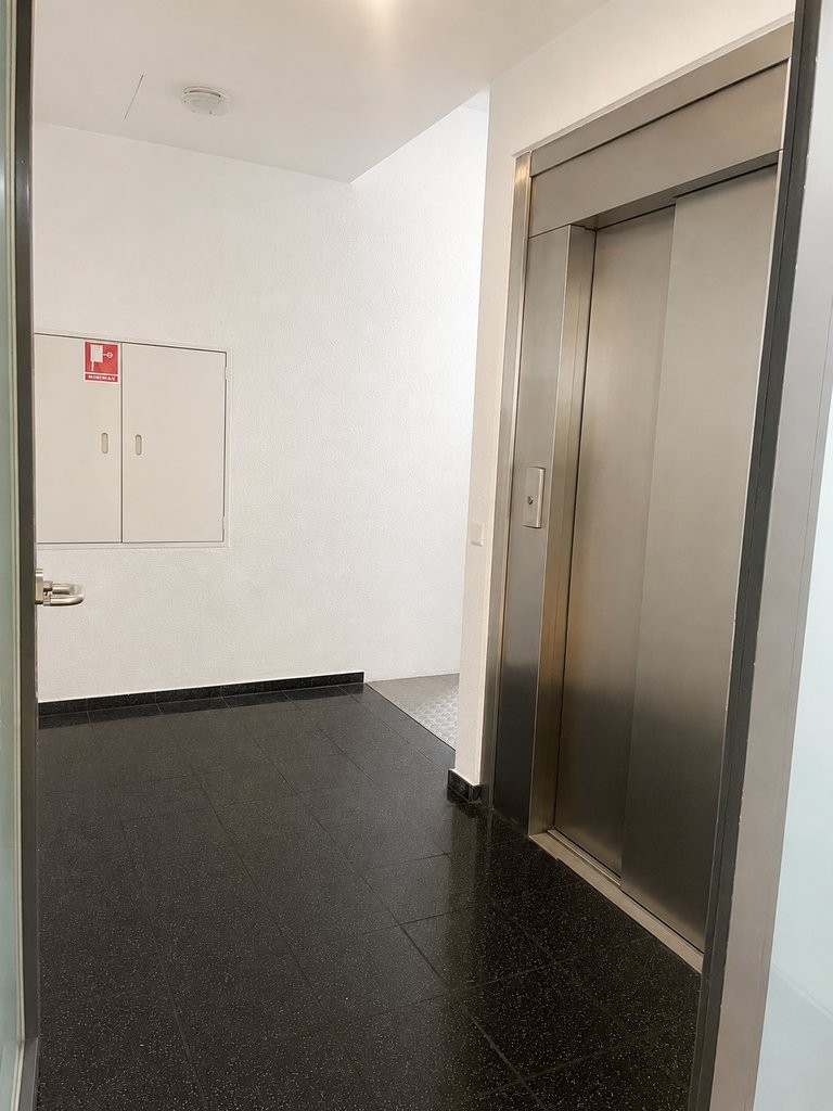 965m² commercial