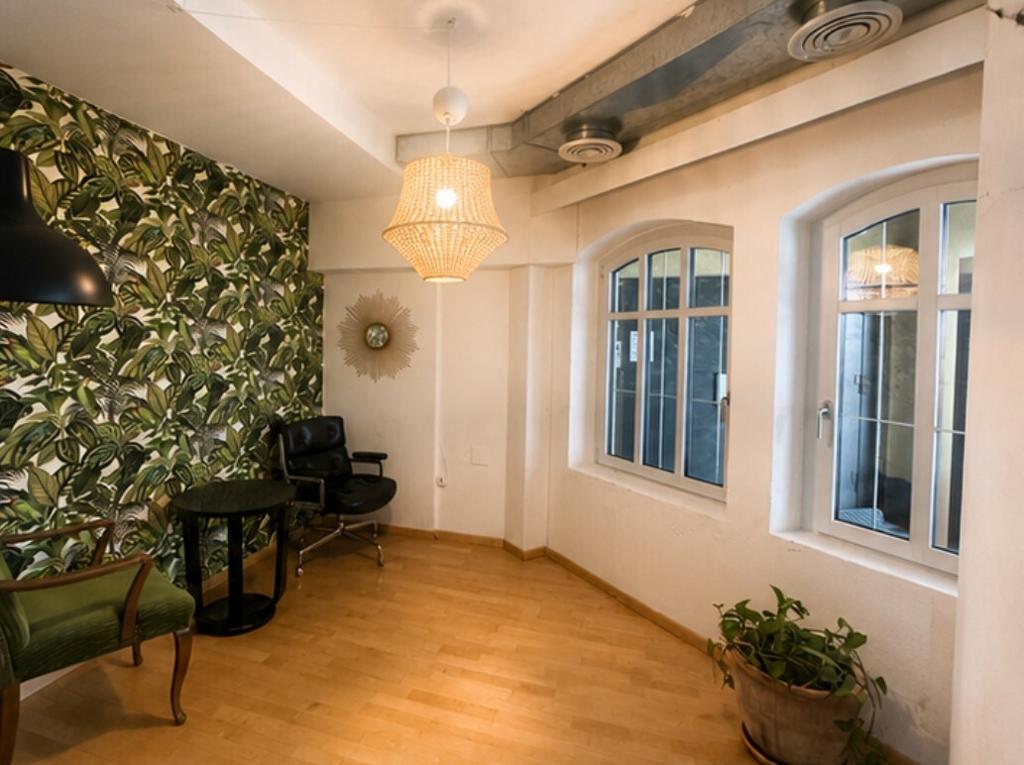 91m² office