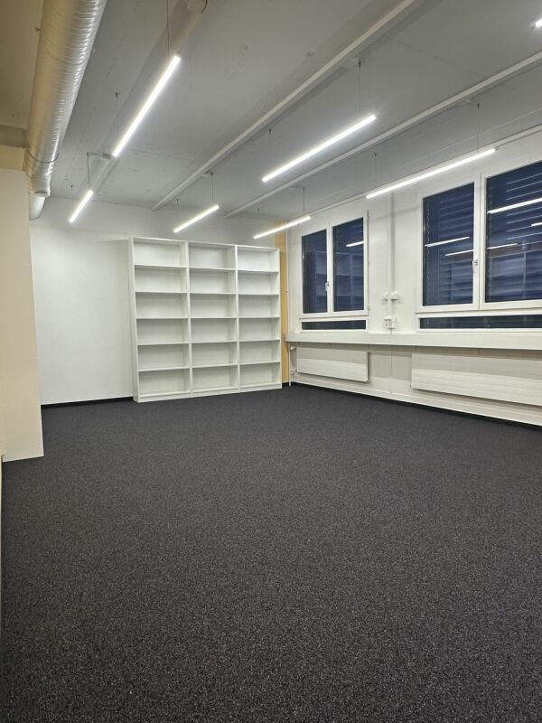 670m² commercial

Office/commercial spaces near Bahnhof Altstetten 

In a central location, we are renting out finished office/commercial areas of approx. 682 m2 (room partitioning possible) immediately or by arrangement. 

Die Hohlstrasse 534/536 is within immediate walking distance to Bahnhof Alts